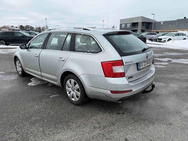 Gebraucht Skoda Octavia Elegance 140 PS (102 kW) 2014 Silber Kleinwagen
