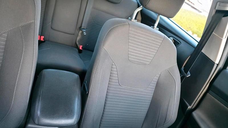 Gebraucht Ford Focus Titanium 125 PS (91 kW) 2018 Grau Kombi