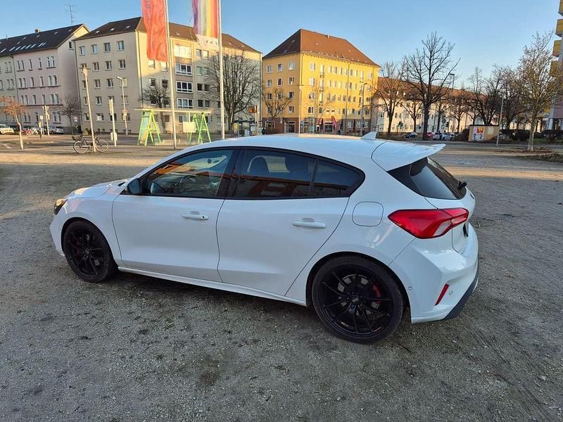 Gebraucht Ford Focus ST 280 PS (205 kW) 2019 Weiß Limousine