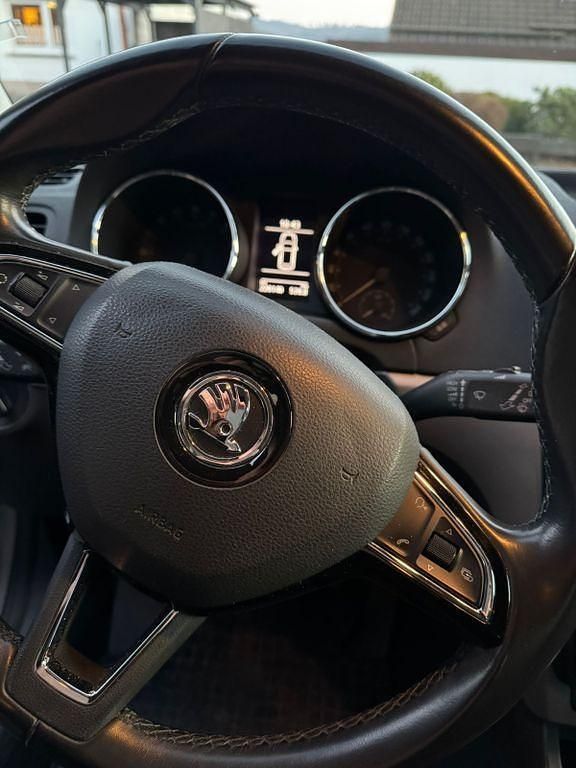 Gebraucht Skoda Yeti Cool Edition 110 PS (80 kW) 2015 Beige SUV