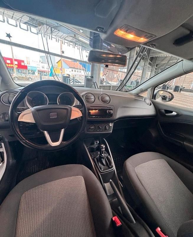Weiß Gebraucht 2012 Seat Ibiza Kleinwagen | 2.990 € - Bild 1/4