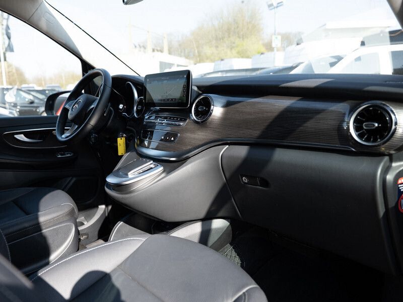 Gebraucht Mercedes V300 Avantgarde 237 PS (174 kW) 2023 Obsidianschwarz metallic Van / Kleinbus