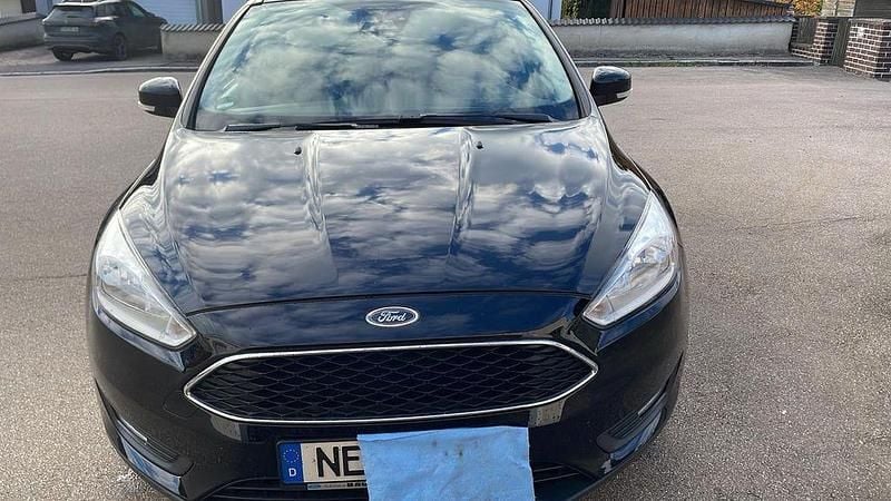 Schwarz Gebraucht 2015 Ford Focus Limousine | 6.666 € (Fairer Preis) - Bild 1/4