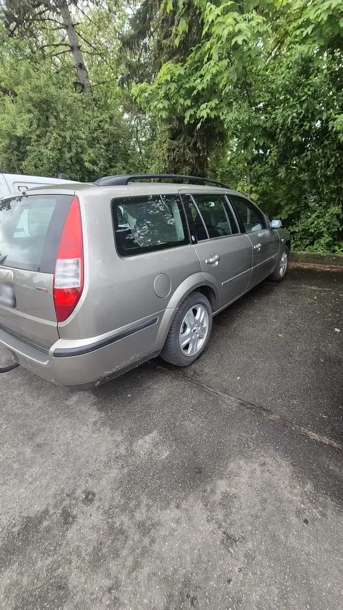 Gebraucht Ford Mondeo 130 PS (95 kW) 2002 Silber Kombi