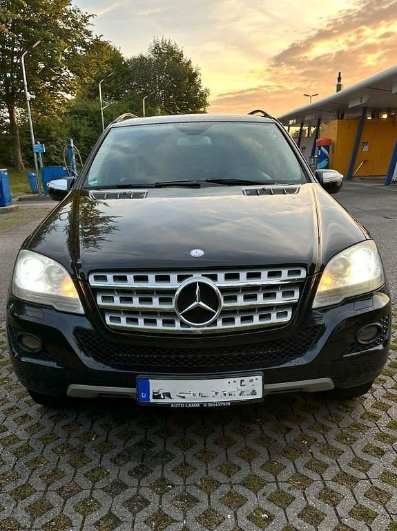 Schwarz Gebraucht 2009 Mercedes ML350 SUV | 6.500 € (Superpreis) - Bild 1/4