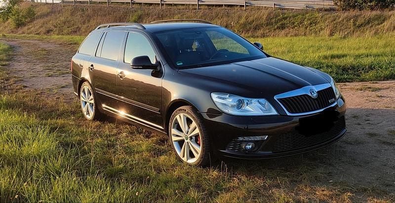 Schwarz Gebraucht 2012 Skoda Octavia RS Kombi | 5.500 € (Guter Preis) - Bild 1/4