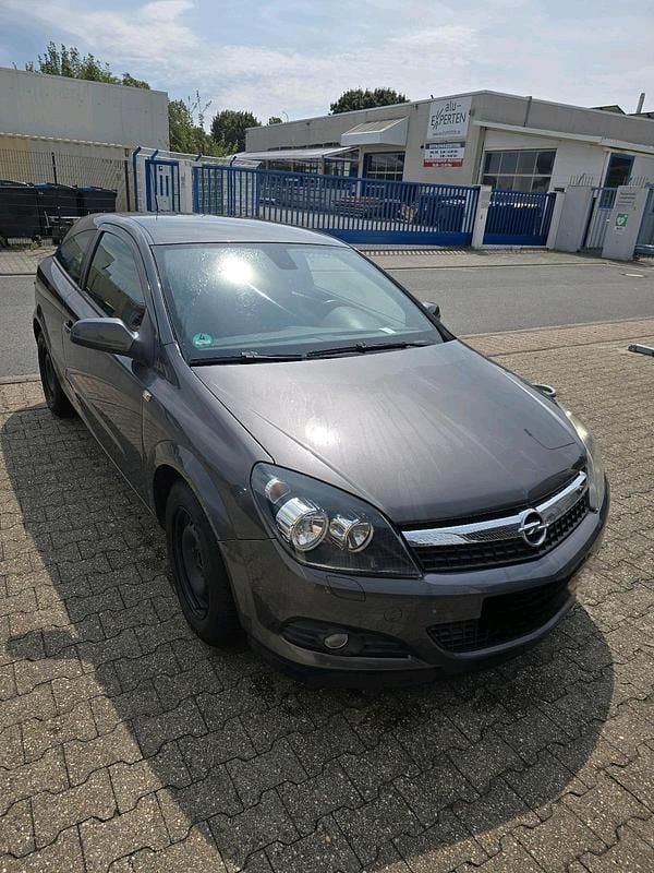 Grau Gebraucht 2009 Opel Astra GTC Coupé | 2.499 € (Guter Preis) - Bild 1/4