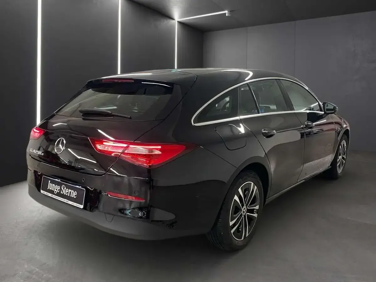 Gebraucht Mercedes CLA250e 160 PS (117 kW) 2023 Schwarz Coupé
