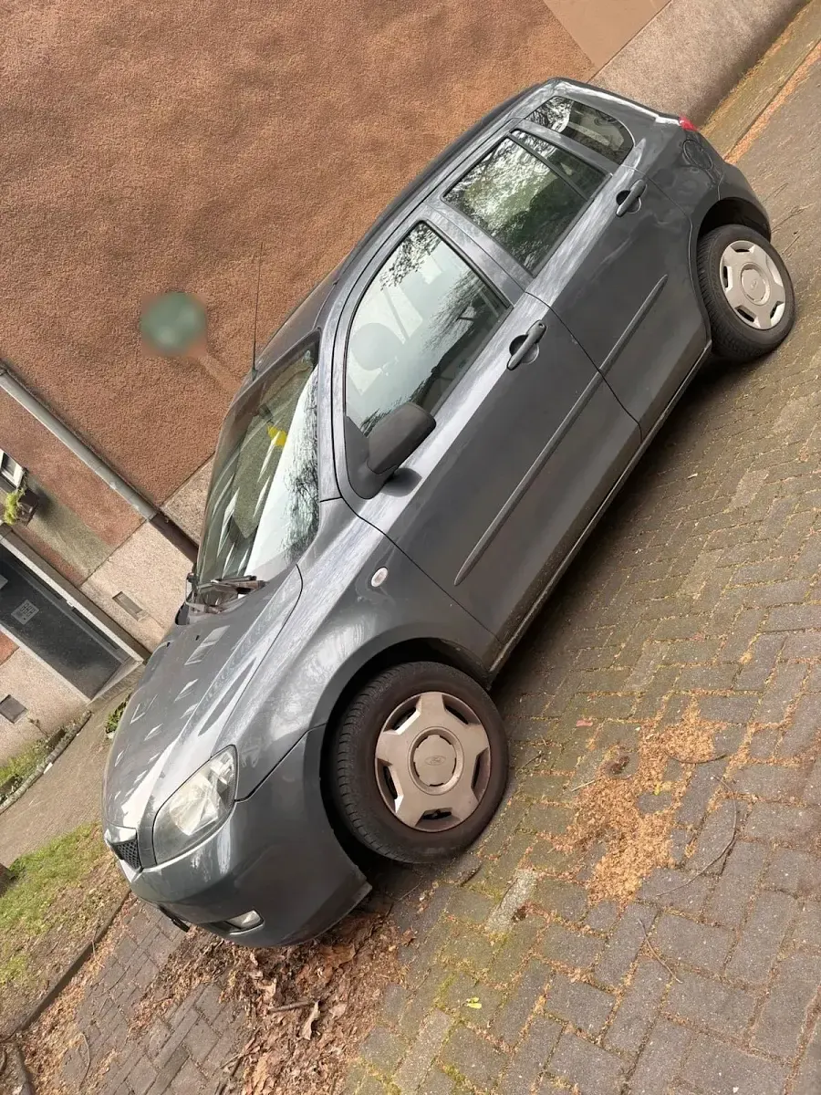 Usata Mazda 2 100 CV (73 kW) 2003 Grigio Utilitaria