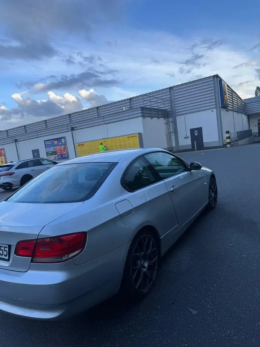 Gebraucht BMW 320 170 PS (125 kW) 2008 Silber Coupé