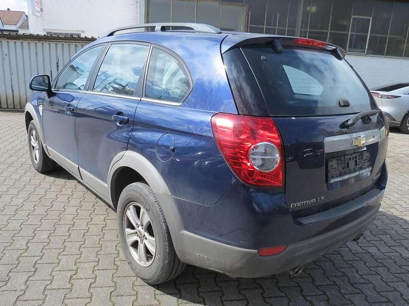 Gebraucht Chevrolet Captiva LS 136 PS (100 kW) 2011 Poseidon blue met SUV