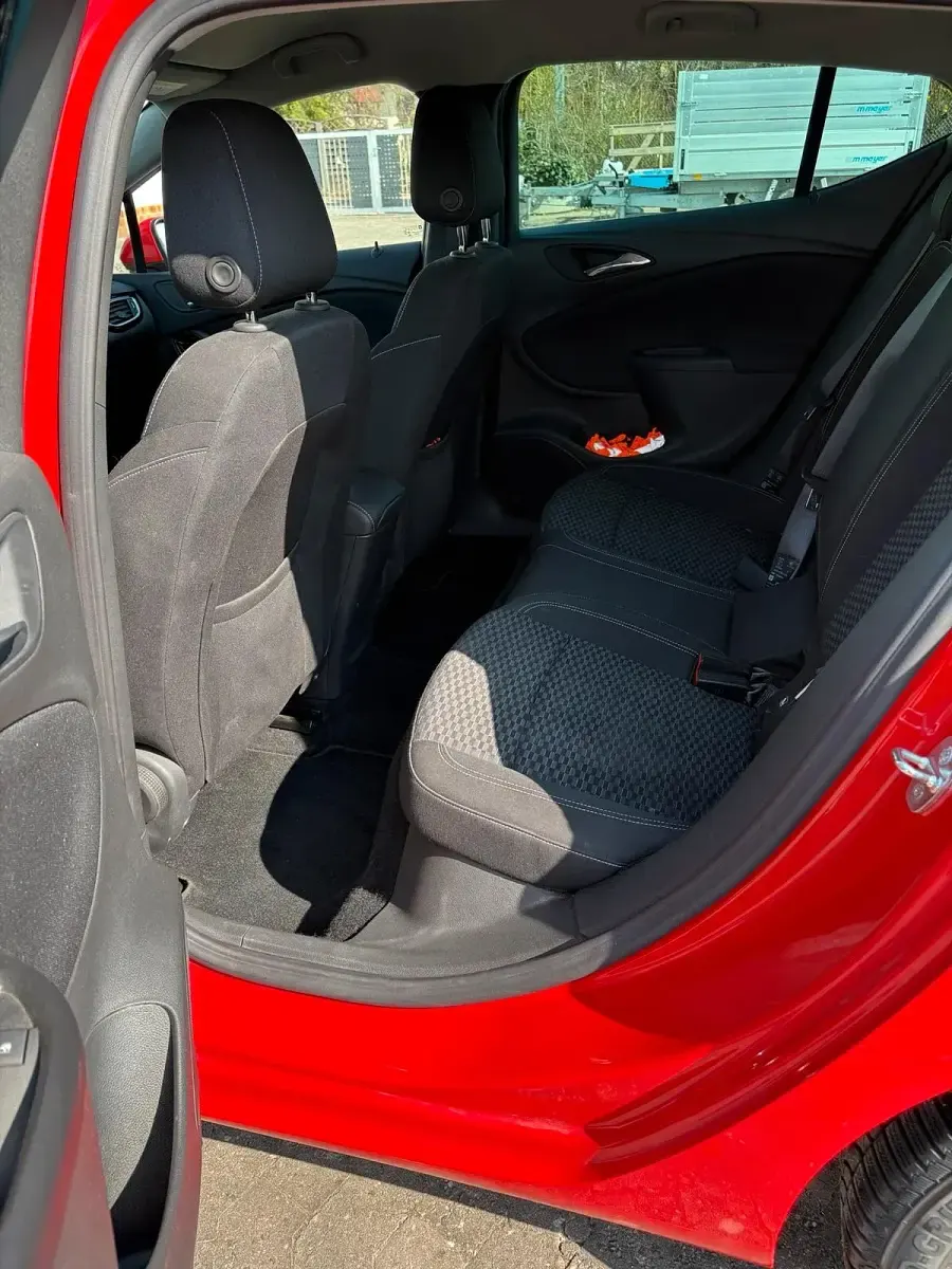 Gebraucht Opel Astra 105 PS (77 kW) 2017 Rot Limousine
