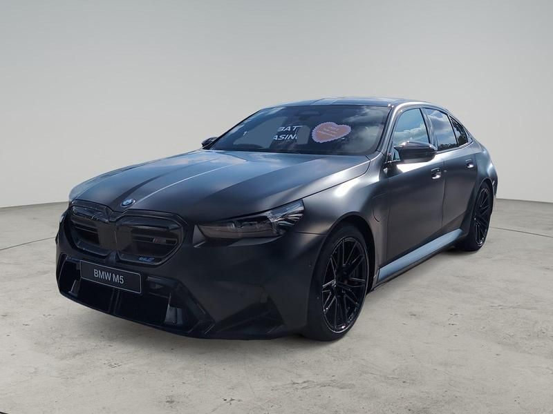 Weiß Neu 2025 BMW M5 Shadowline Limousine | 140.940 € (Etwas zu teuer) - Bild 1/4