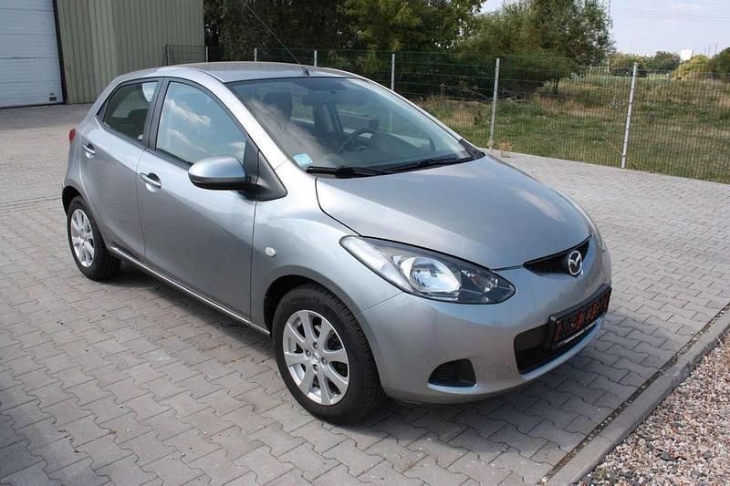 Plutossilber metallic Gebraucht 2009 Mazda 2 Independence Kleinwagen | 4.900 € (Fairer Preis) - Bild 1/4