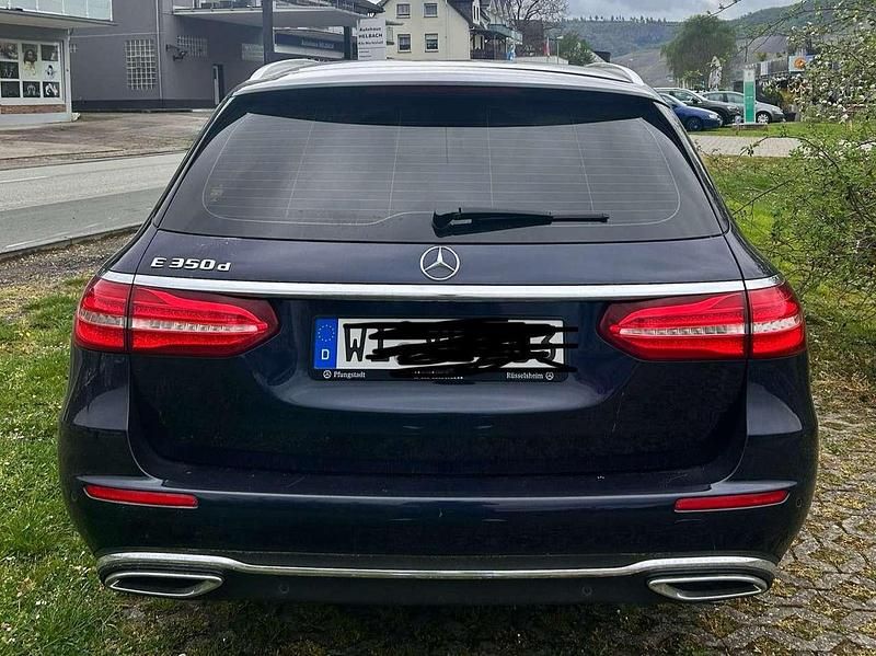 Gebraucht Mercedes E350 258 PS (189 kW) 2017 Blau Kombi