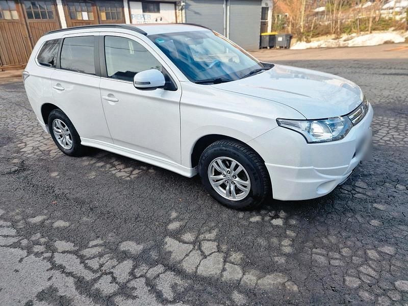 Gebraucht Mitsubishi Outlander 150 PS (110 kW) 2013 Weiß SUV