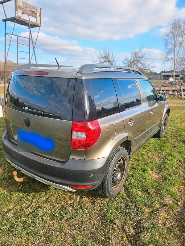 Gebraucht Skoda Yeti 110 PS (80 kW) 2011 Braun SUV