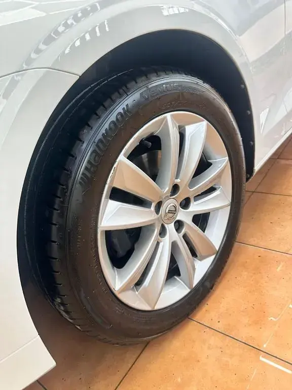 Gebraucht Volvo V60 Momentum 150 PS (110 kW) 2019 Weiß Kombi