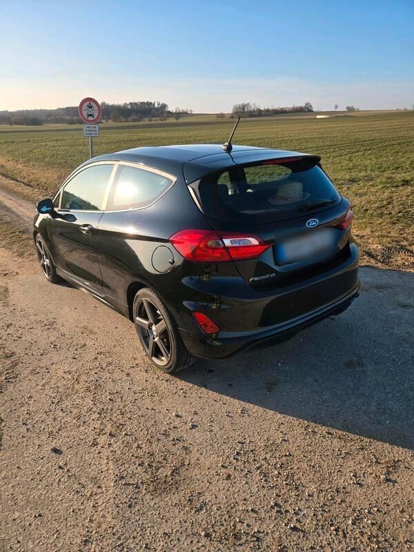 Schwarz Gebraucht 2018 Ford Fiesta ST-Line Kleinwagen | 10.000 € (Guter Preis) - Bild 1/4