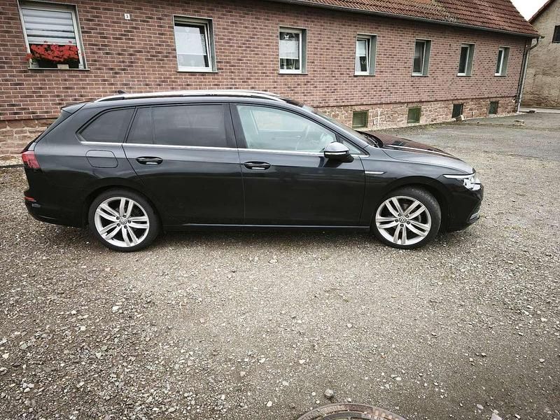 Schwarz Gebraucht 2022 VW Golf VIII Style Kombi | 24.999 € (Teuer) - Bild 1/4