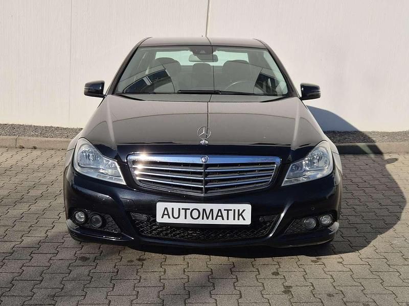 Gebraucht Mercedes C180 120 PS (88 kW) 2011 Obsidianschwarz  metalliclack Limousine