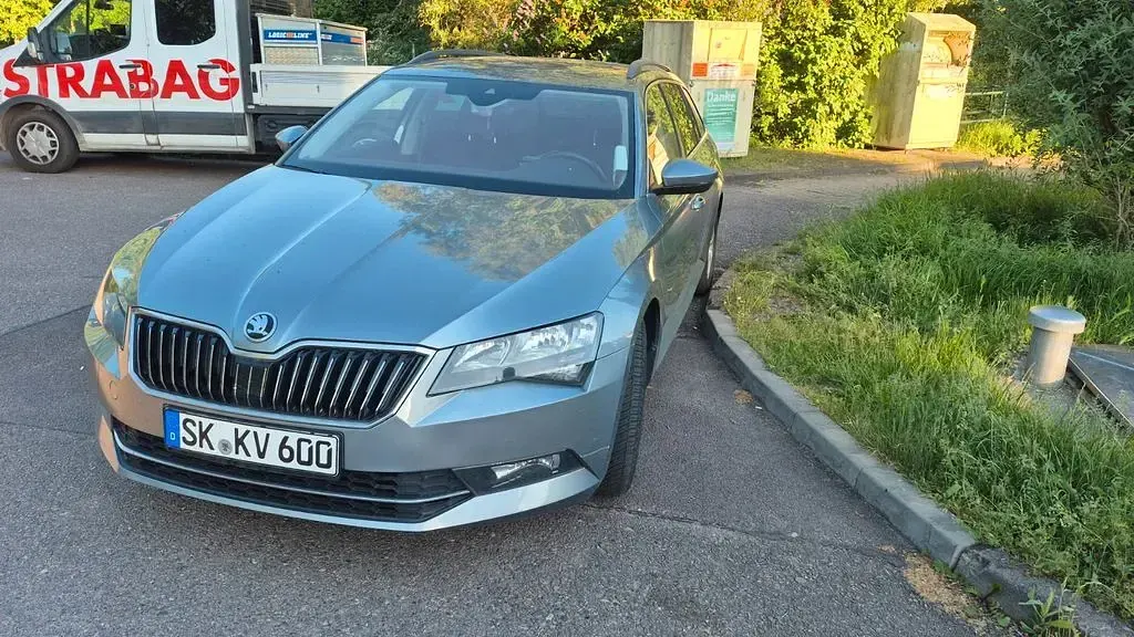 Gebraucht Skoda Superb Active 120 PS (88 kW) 2018 Grün Kombi