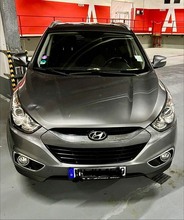 Grau Gebraucht 2012 Hyundai ix35 Style SUV | 10.500 € (Fairer Preis) - Bild 1/4