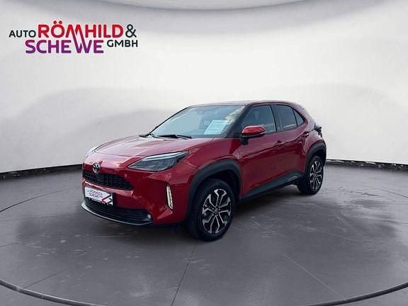 Karminarot metallic Gebraucht 2021 Toyota Yaris Hybrid Connect Style | 24.990 € (Teuer) - Bild 1/4