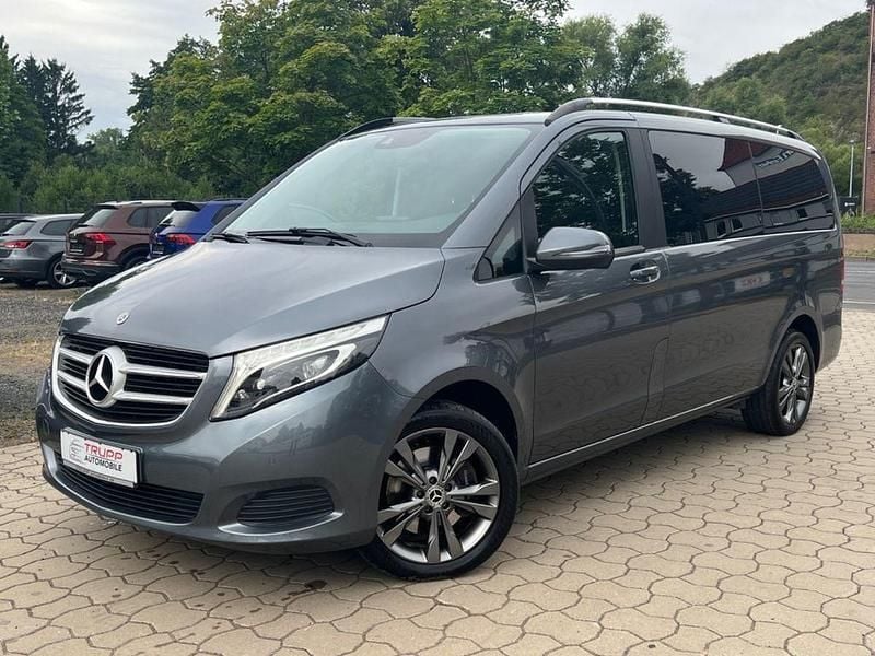 Grau Gebraucht 2018 Mercedes V250 Edition Van / Kleinbus | 36.890 € (Guter Preis) - Bild 1/4