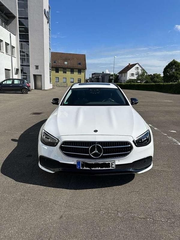 Gebraucht Mercedes E300 Avantgarde 320 PS (235 kW) 2022 Weiß Kombi
