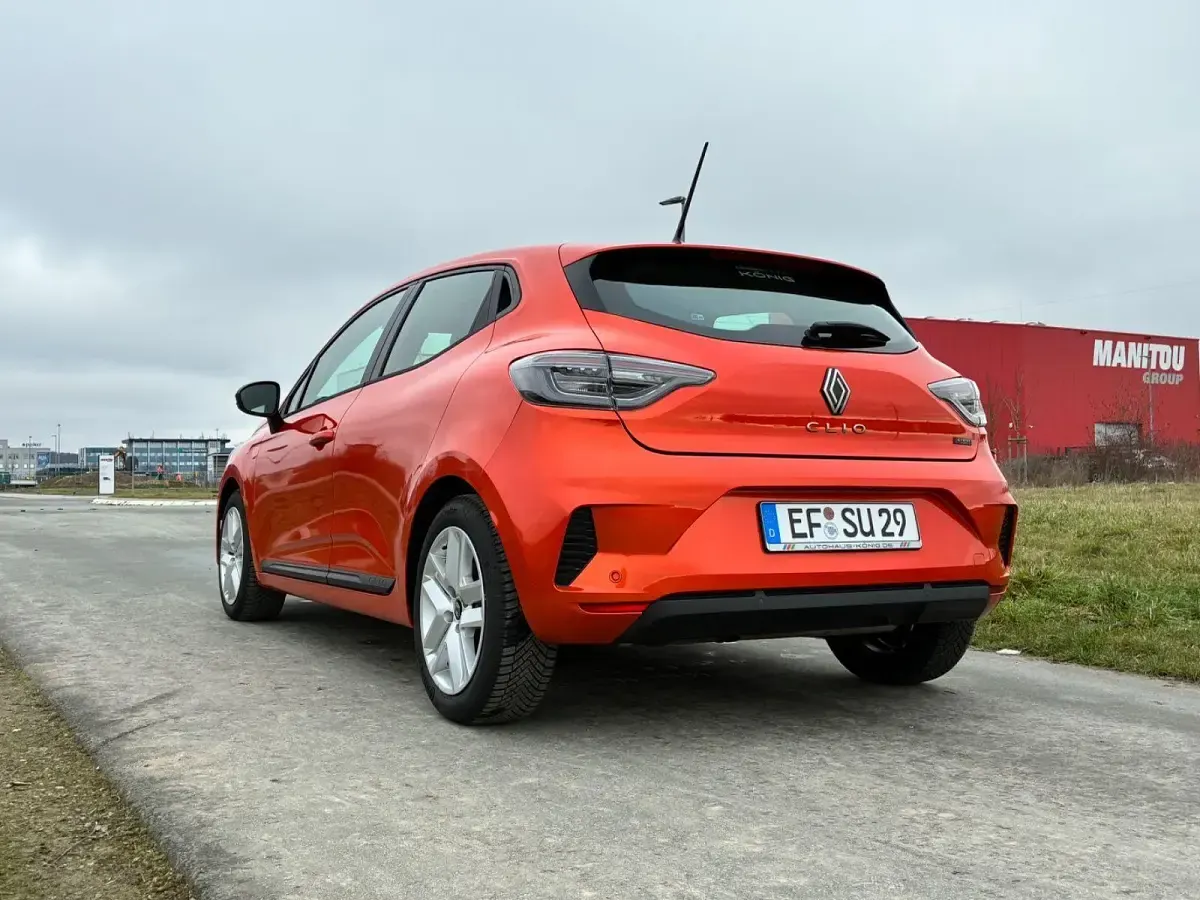 Używany Renault Clio V Evolution 143 KM (105 kW) 2025 Pomarańczowy Hatchback
