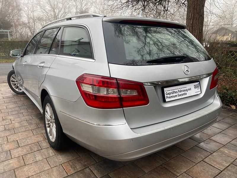 Gebraucht Mercedes E220 Elegance 170 PS (125 kW) 2011 Silber Kombi