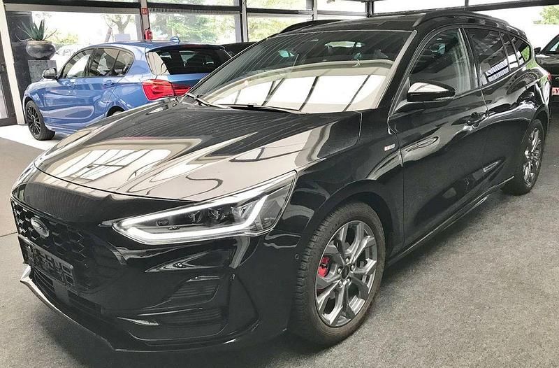 Schwarz Gebraucht 2023 Ford Focus ST-Line X Limousine | 22.990 € (Fairer Preis) - Bild 1/4