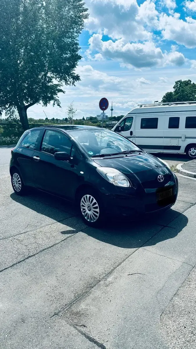 Gebraucht Toyota Yaris 69 PS (50 kW) 2011 Schwarz Kleinwagen