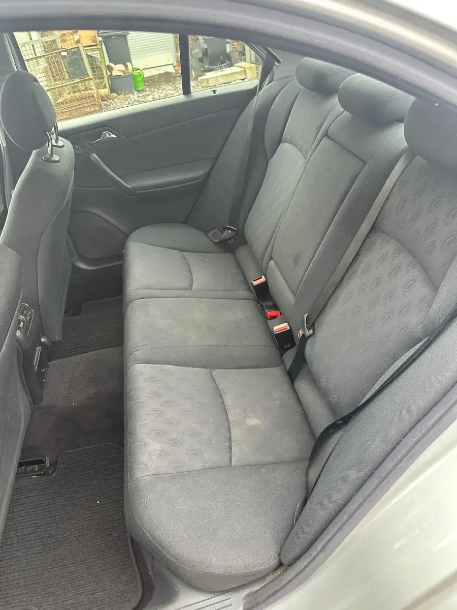 Gebraucht Mercedes C180 143 PS (105 kW) 2003 Silber Limousine