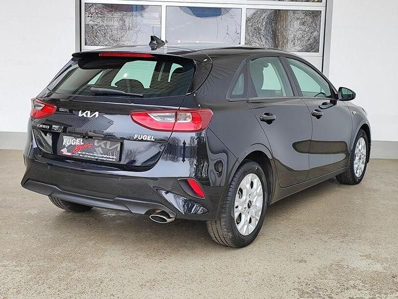 Usado Kia Ceed Edition 7 101 HP (74 kW) 2022 Preto Citadino