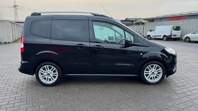 Gebraucht Ford Tourneo Courier Titanium 101 PS (74 kW) 2019 Schwarz Van / Kleinbus