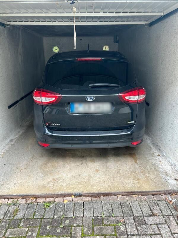 Schwarz Gebraucht 2015 Ford C-MAX Business Edition Van / Kleinbus | 5.400 € (Fairer Preis) - Bild 1/4