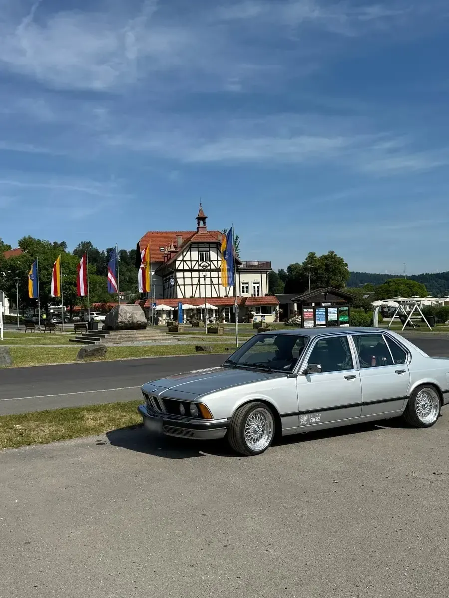 Gebraucht BMW 730 183 PS (134 kW) 1977 Silber Limousine