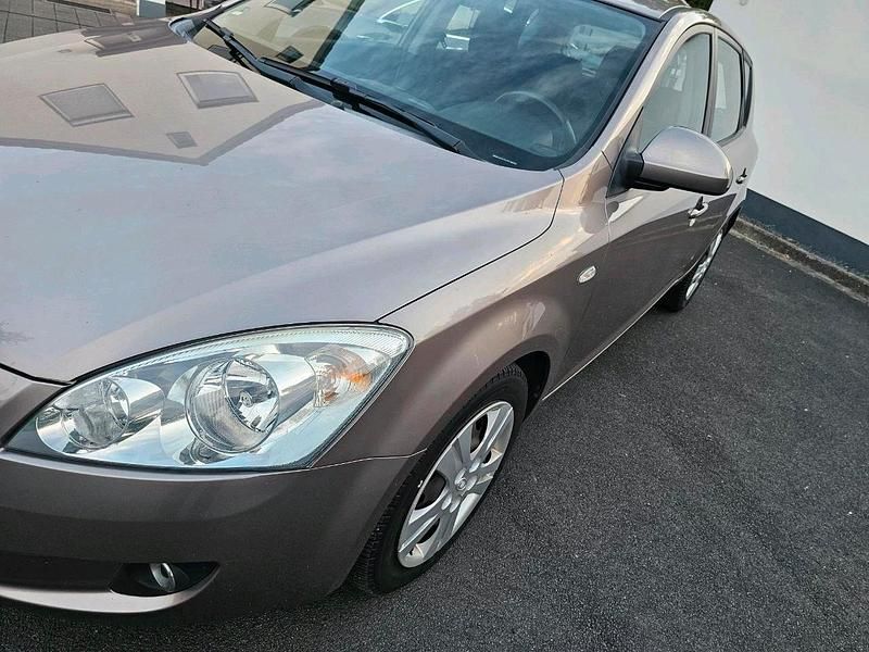 Gebraucht Kia Ceed 116 PS (85 kW) 2007 Braun Kleinwagen