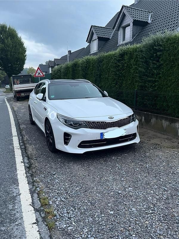 Weiß Gebraucht 2018 Kia Optima Kombi | 16.400 € (Fairer Preis) - Bild 1/4