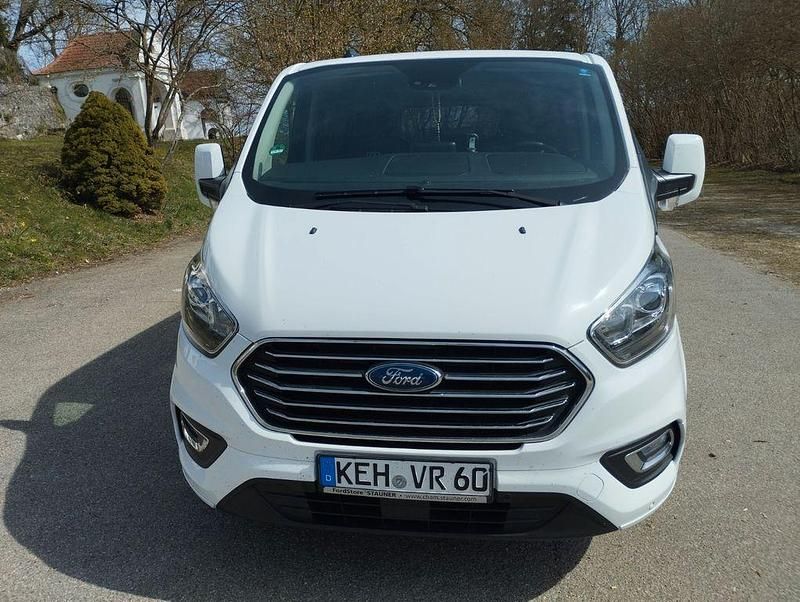 Gebraucht Ford Tourneo Titanium 185 PS (136 kW) 2020 Weiß Van / Kleinbus
