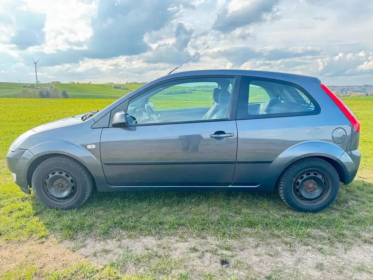 Gebraucht Ford Fiesta 79 PS (58 kW) 2005 Andere farben Kleinwagen