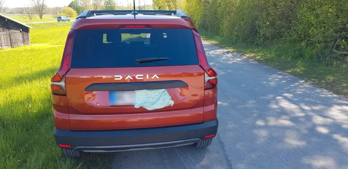 Używany Dacia Jogger Expression 110 KM (80 kW) 2023 Brązowy Minivan