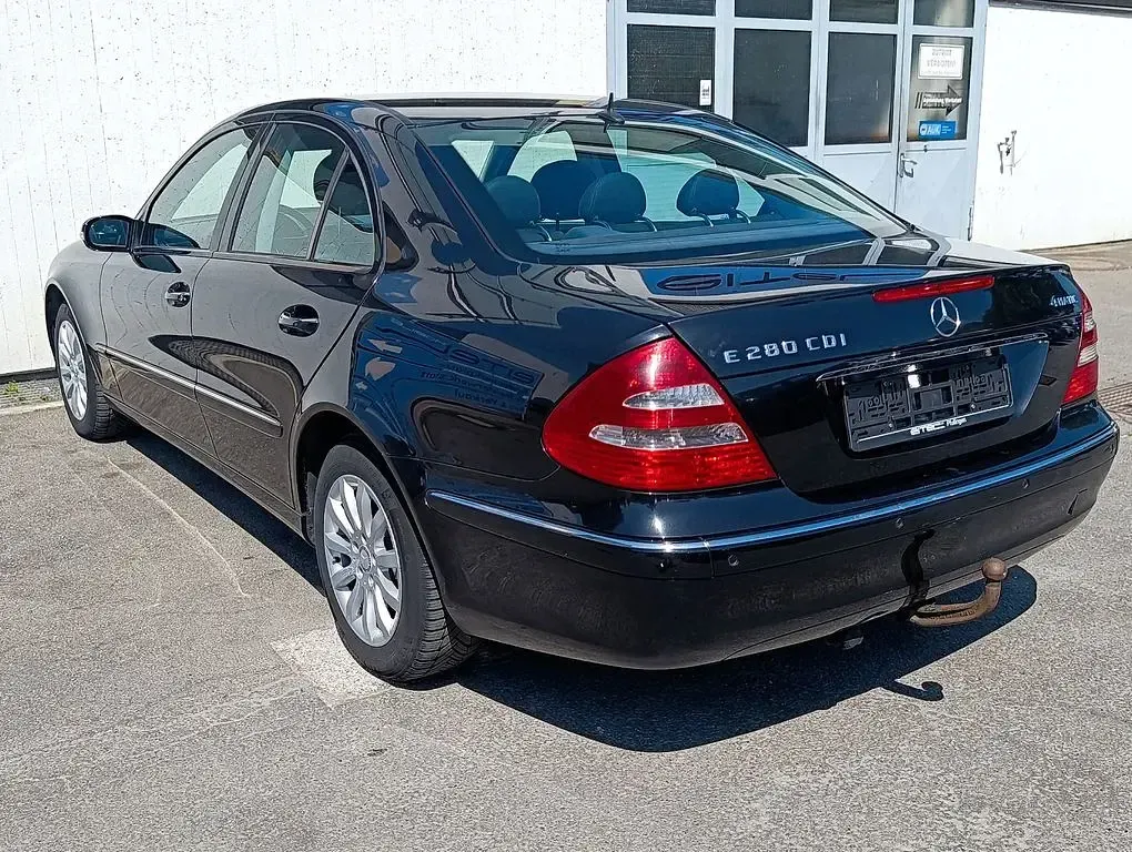 Gebraucht Mercedes E280 Elegance 190 PS (139 kW) 2006 Schwarz Limousine