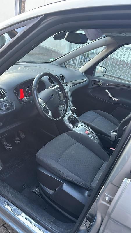 Gebraucht Ford Galaxy 140 PS (102 kW) 2007 Silber Van / Kleinbus