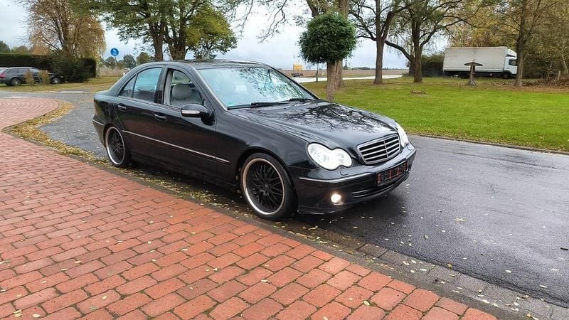 Schwarz Gebraucht 2005 Mercedes 320 Limousine | 2.500 € - Bild 1/4