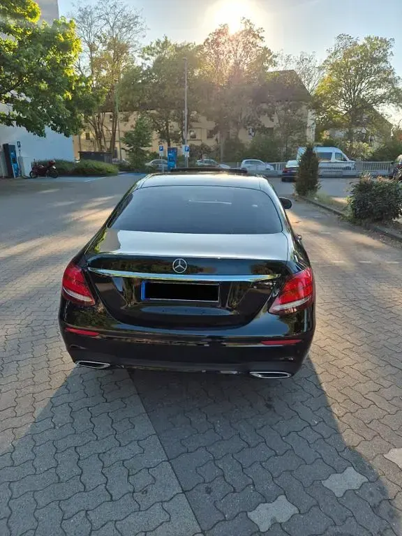 Gebraucht Mercedes E220 AMG 194 PS (142 kW) 2019 Schwarz Limousine