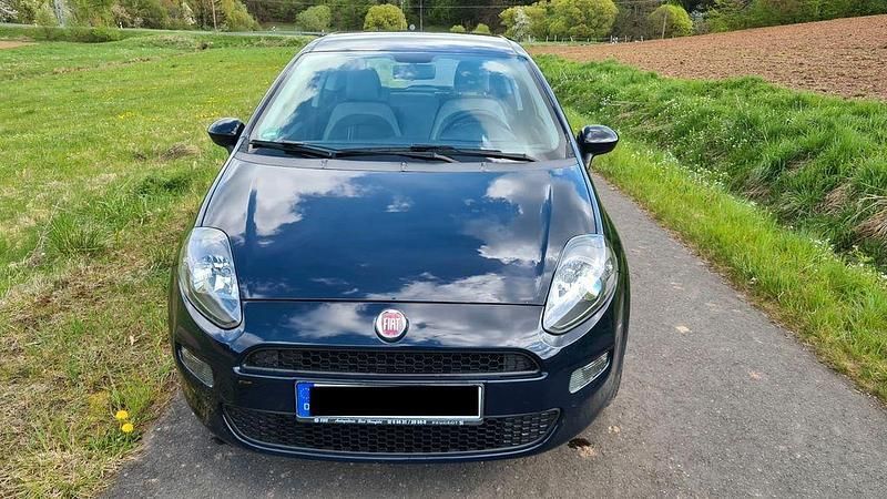 Blau Gebraucht 2012 Fiat Grande Punto Kleinwagen | 3.650 € (Fairer Preis) - Bild 1/4