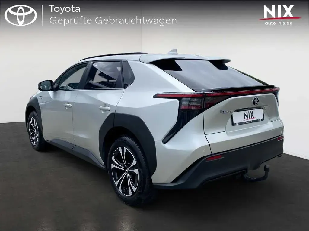 Gebraucht Toyota bZ4X Basis 150 kW (204 PS) 2023 Silber SUV
